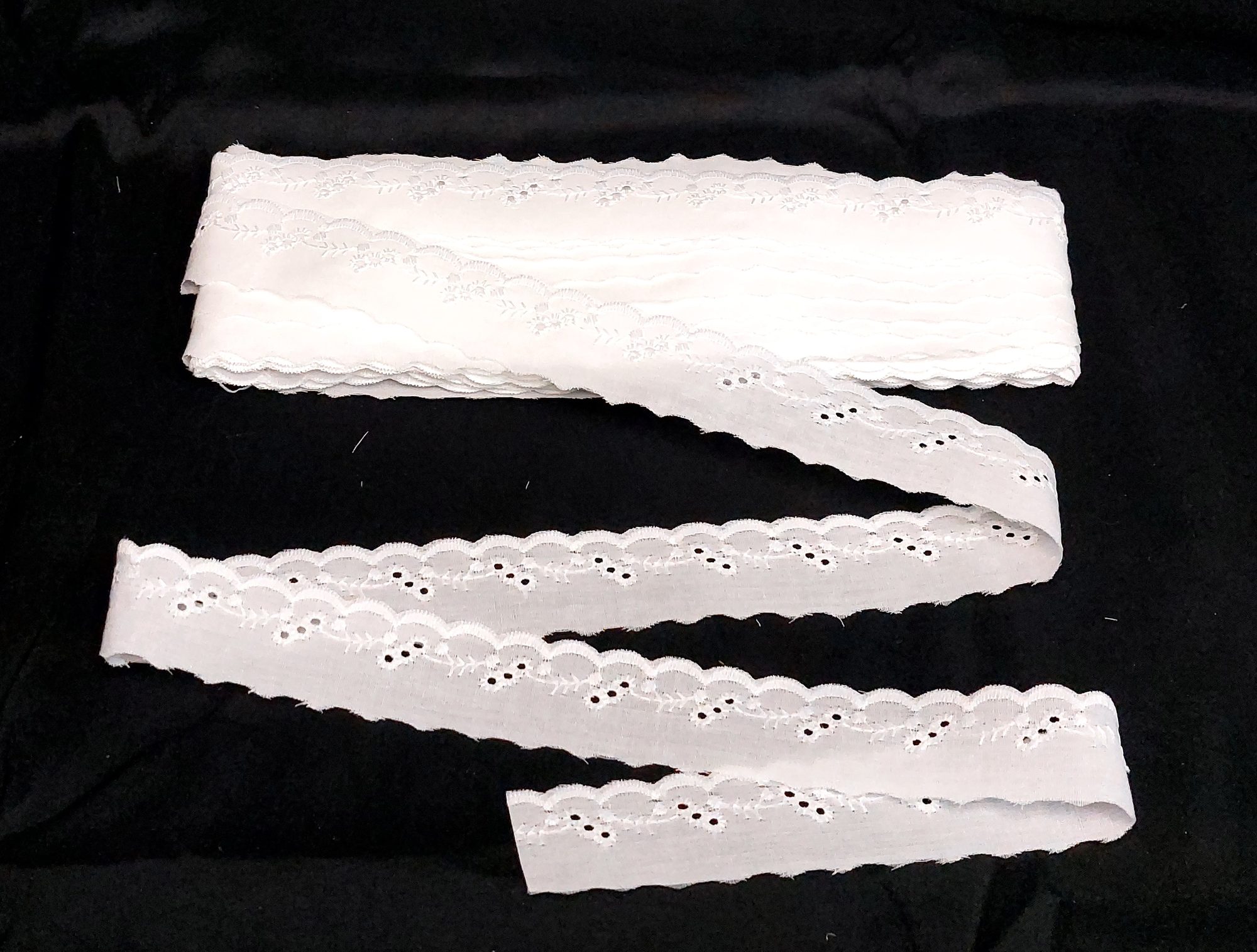 Pasa Cintas 2,8cm Broderie