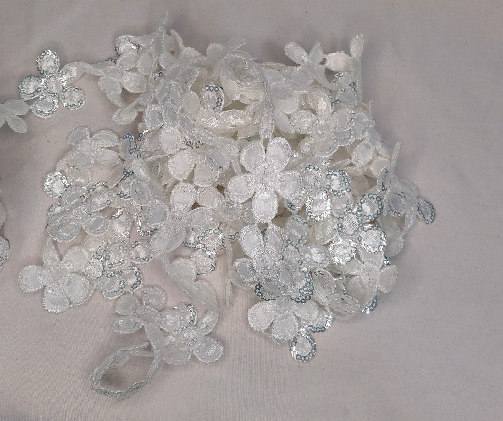 Blonda Flor Blanca con Brillo